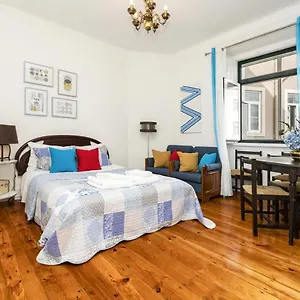 Affittacamere Retro M2 R4 - Lovely Double With Shared Bathroom, Lisbona